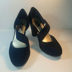 Anne Klein Sport Size 9 Navy Blue 3 inch heel
